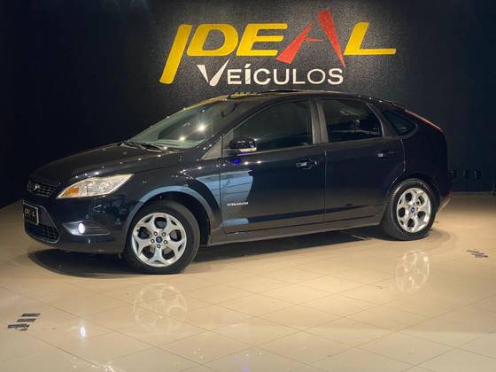 FORD FOCUS 2.0 TITANIUM HATCH 16V FLEX 4P AUTOMÁTICO FORD FOCUS 2.0 TITANIUM HATCH 16V FLEX 4P AUTOMÁTICO